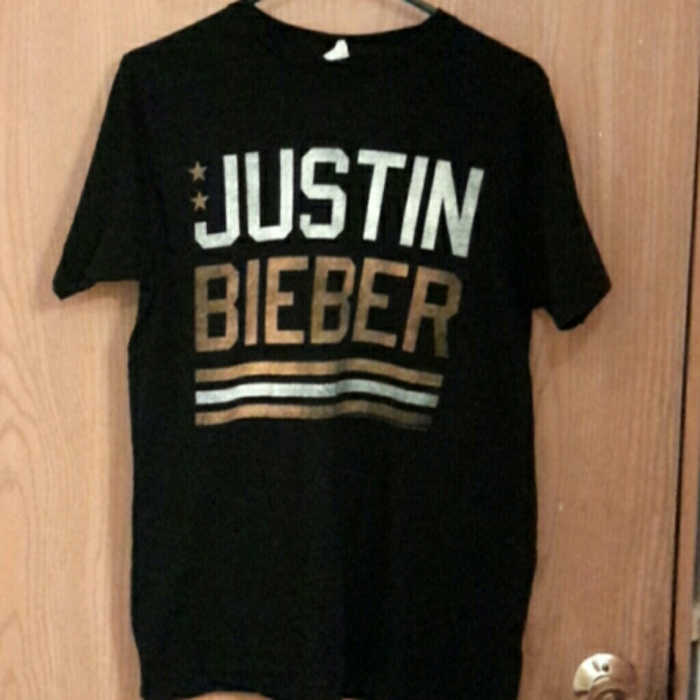 Graphic tee
